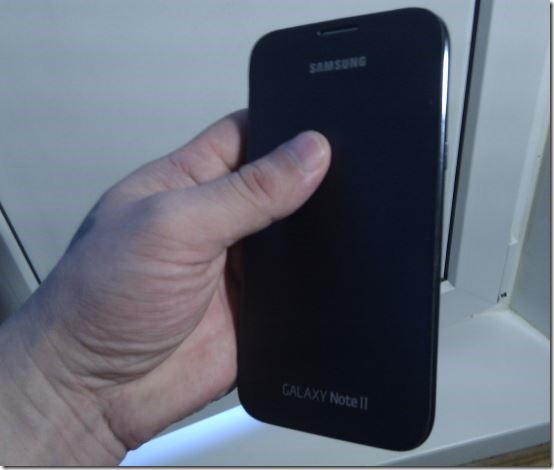 Galaxy Note 2 отлично лежит в руке
